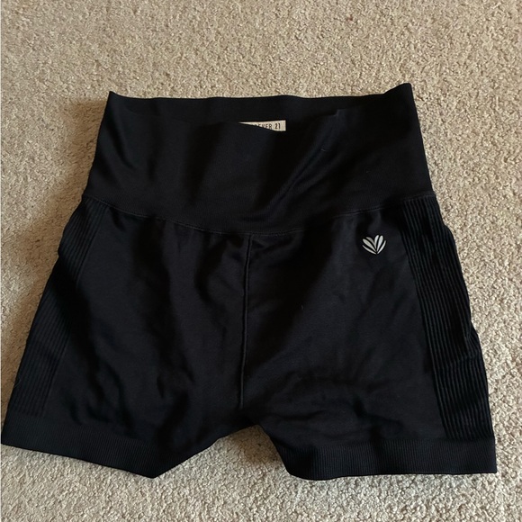 Black Women's Biker Shorts - Picture 1 of 2